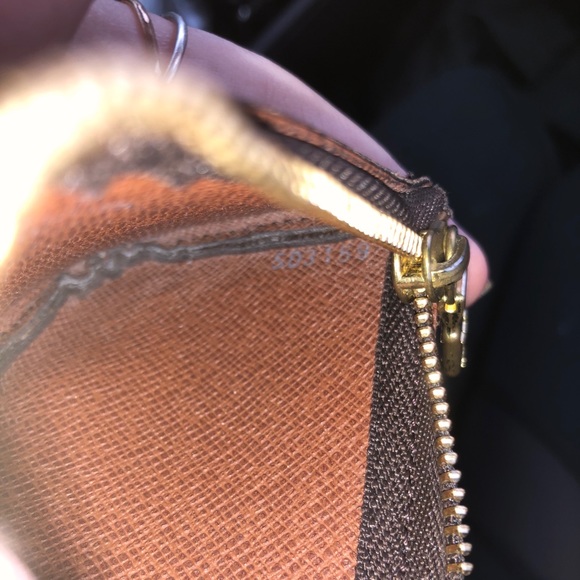 Lous Vuitton monogram key pouch - Picture 7 of 7